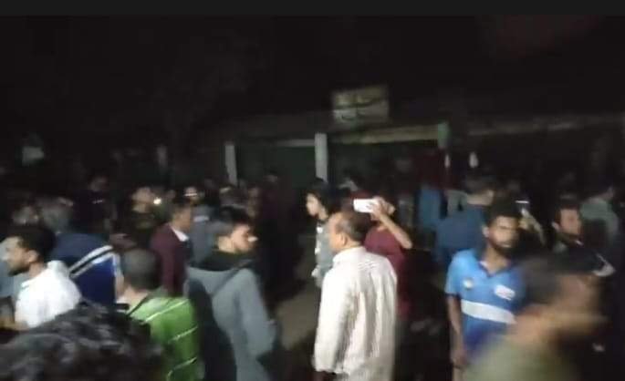 ডাকাত আতঙ্কে সিলেটে লাঠিসোটা নিয়ে হাজার হাজার মানুষ রাস্তায়