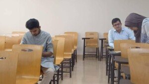 নর্থ সাউথ বিশ্ববিদ্যালয়ে ভর্তির পরীক্ষা দিলেন উপদেষ্টা আসিফ
