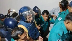 আমাকে যারা নির্দিষ্ট দলের গোলাম বানাতে চায়, এটা তাদের সমস্যা: আদালতে আনিস আলমগীর