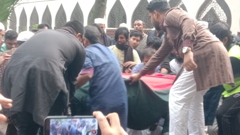 জাতীয় কবি নজরুলের কবরের পাশে চিরনিদ্রায় শায়িত ওসমান হাদি