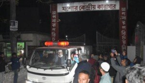 শেষবারের মতো কারাফটকে স্ত্রী-সন্তানের মুখ দেখলেন কারাবন্দী ছাত্রলীগ নেতা
