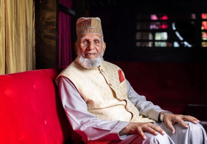 কবি দবিরুল ইসলাম চৌধুরী ওবিই-এর ইন্তেকাল: ব্রিকলেন মসজিদে ঐতিহাসিক জানাজা, মানুষের ঢল