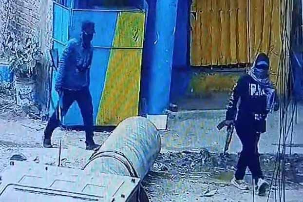 কোটি টাকা চাঁদা না পেয়ে পুলিশ পাহারায় থাকা ব‍্যবসায়ীর বাসায় মুহুর্মুহু গুলি