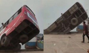 ৪০ সিটের বাসে যাত্রী ছিল ৫০ জন : কাউন্টার মাস্টার