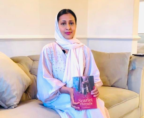 ব্রিটিশ বাংলাদেশি নারীর জীবন সংগ্রামের গল্প ‘কারলেট থ্রেডস’ প্রকাশিত
