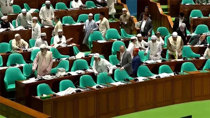 সংসদ থেকে বিরোধী দলের ওয়াকআউট
