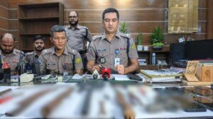 থানায় গিয়ে এসপি জানালেন তিনিও ছিনতাইয়ের শিকার