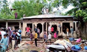সিলেটে আলোচিত শিশু ফাহিমার খুনির বাড়ি গুঁড়িয়ে দিল জনতা