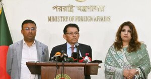 একসঙ্গে দুই দায়িত্ব পালনের ইঙ্গিত দিলেন পররাষ্ট্রমন্ত্রী