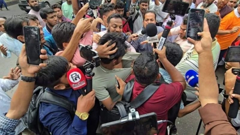 ধানমন্ডি ৩২ নম্বরে জামায়াতের মিছিল শেষে সাংবাদিকদের ওপর হামলা, আহত ৫