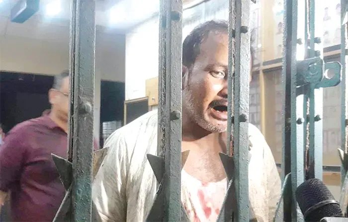 থানায় স্বেচ্ছাসেবক দল নেতাকে মারধর, ওসিসহ পাঁচ পুলিশ সদস্য ক্লোজড