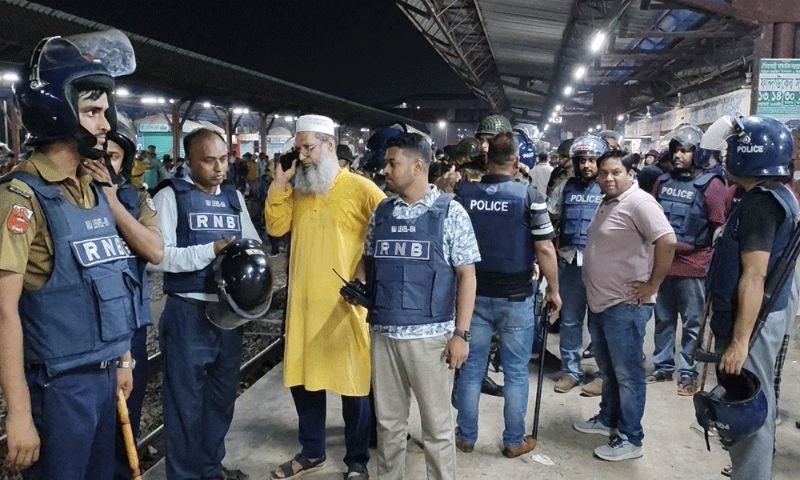 ভৈরব রেলস্টেশনে প্ল্যাটফর্ম দখল নিয়ে সংঘর্ষ, ৮ পুলিশসহ আহত ৩০