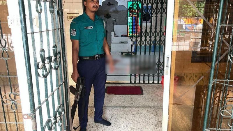 মসজিদের ভেতরে দুই মুসল্লিকে গুলি, একজনের অবস্থা আশঙ্কাজনক