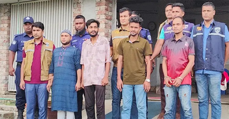 মাকে মারধর-শ্লীলতাহানি করায় ভাড়াটিয়া রুবেলকে গলা কেটে হত্যা, চার ভাই গ্রেফতার