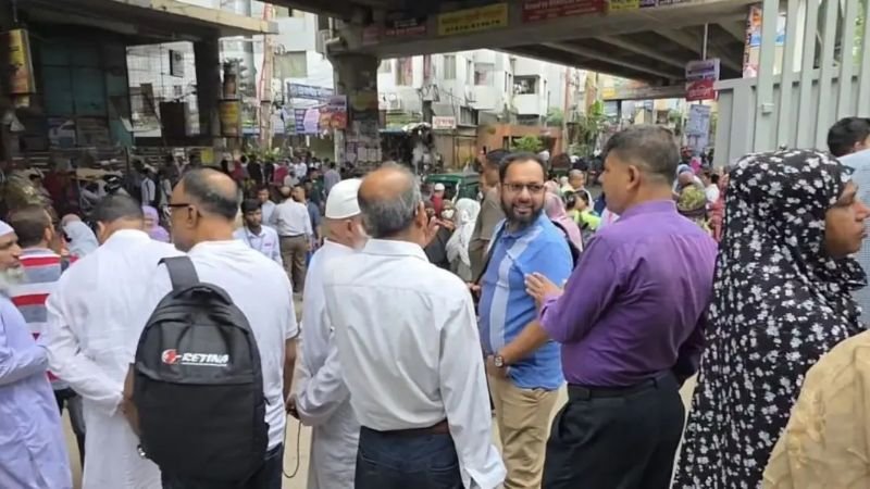 আন্দোলনের শঙ্কায় এইচএসসি কেন্দ্রে অভিভাবকদের বাড়তি উপস্থিতি