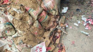 ঘরের পাশে বালুর বস্তায় বিস্ফোরণ, একই পরিবারের তিনজন দগ্ধ