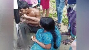রাতভর খুঁটিতে বাঁধা বাবাকে চা-রুটি খাওয়ালেন মেয়ে, ভিডিও ভাইরালের পর মিলল মুক্তি