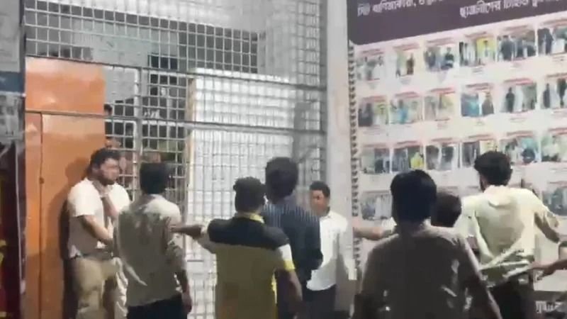 রাবিতে ছাত্রদলের হামলায় সমকাল-ডেইলি স্টার-বিডিনিউজের সাংবাদিকসহ আহত ১০