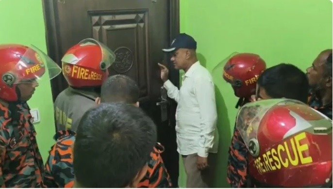 আবাসিক ভবনে ১৪ ঘণ্টা আটকা ৫ ছাত্রী, উদ্ধার করল পুলিশ ও ফায়ার সার্ভিস