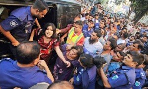 বগুড়ায় তরুণীকে পরিবারের জিম্মায় নিতে আদালত প্রাঙ্গণে তুলকালাম